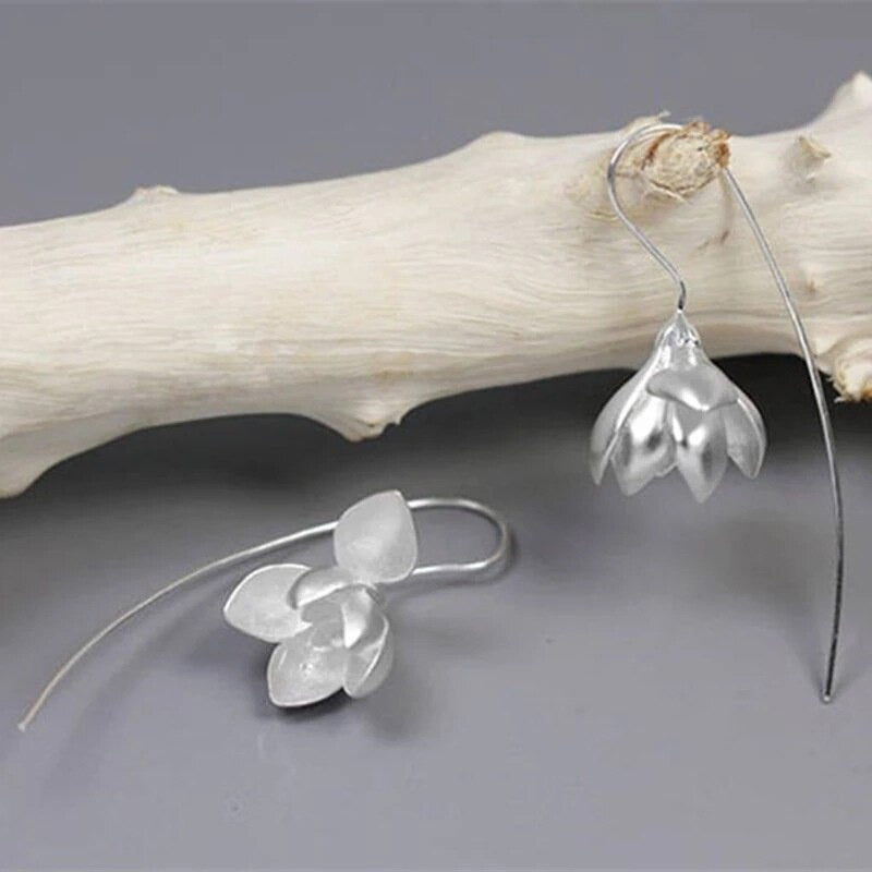Boucles d'oreilles pendantes Magnolia Blomst | Élégants bijoux floraux en forme de goutte