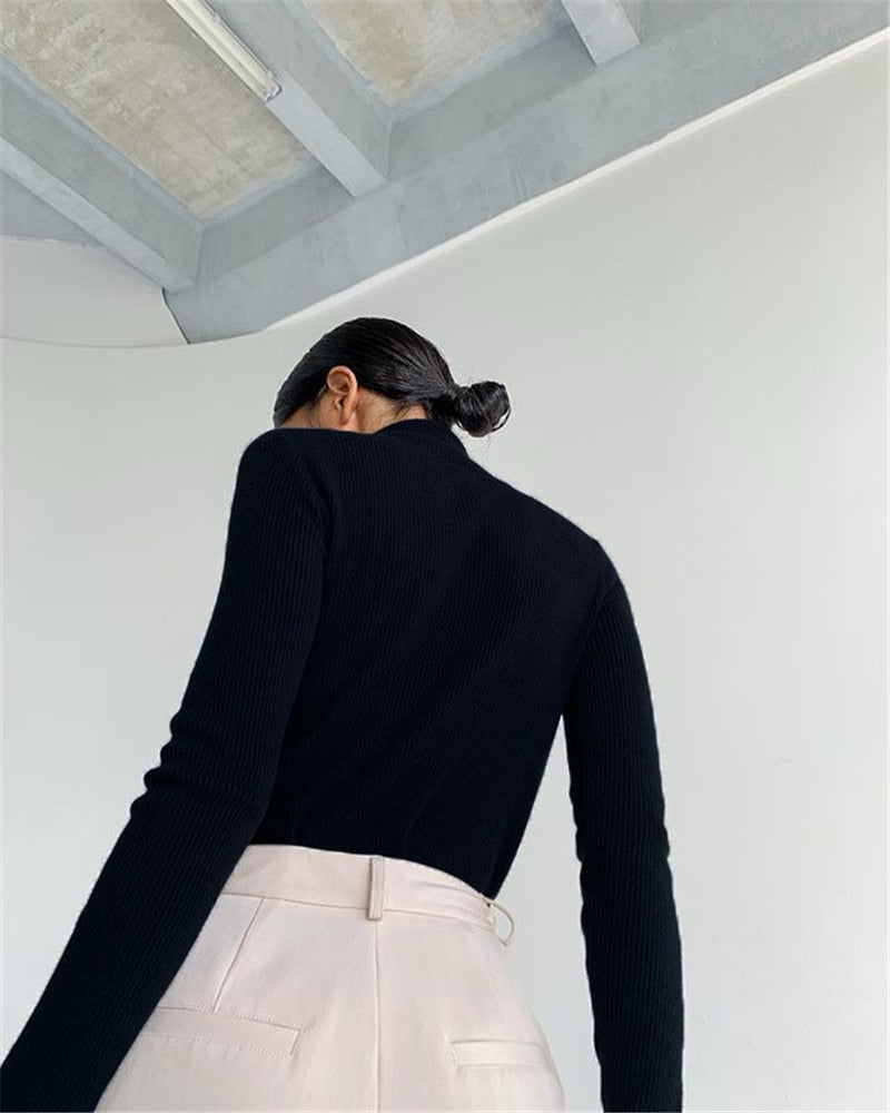 Tove | Elegant Split Top