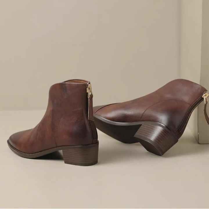 Dámské elegantní kožené kotníkové boty